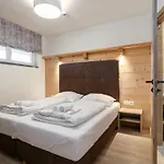 Apart33 2-8 Apartament